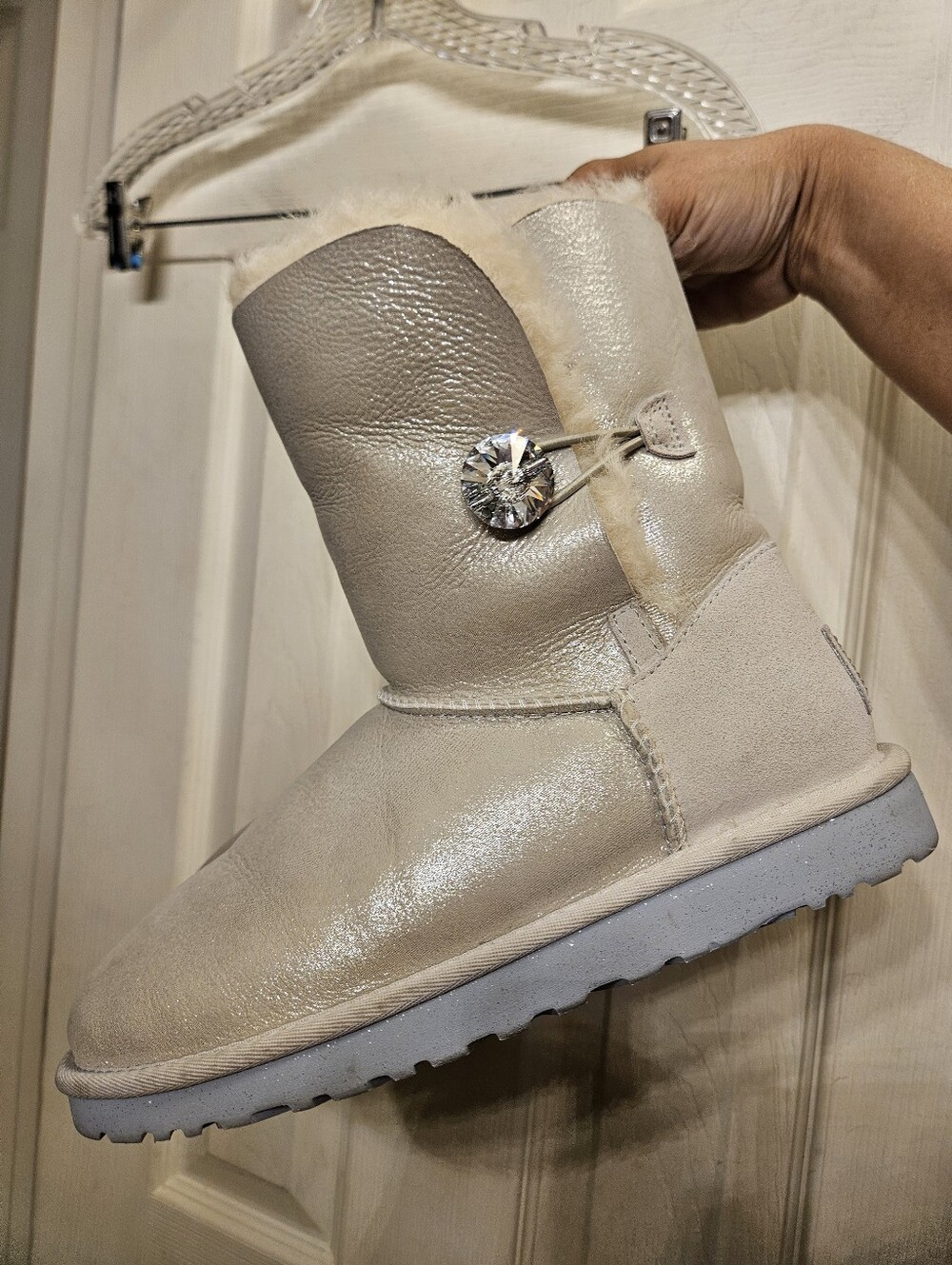 Ugg Bailey button I do! Silver Pearl shimmer glitter boots womens 8.5 shoes